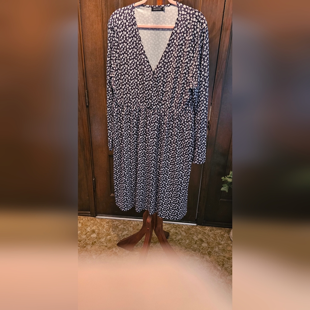 Small Flowered Long Sleeve V-Neck Dress - Navy